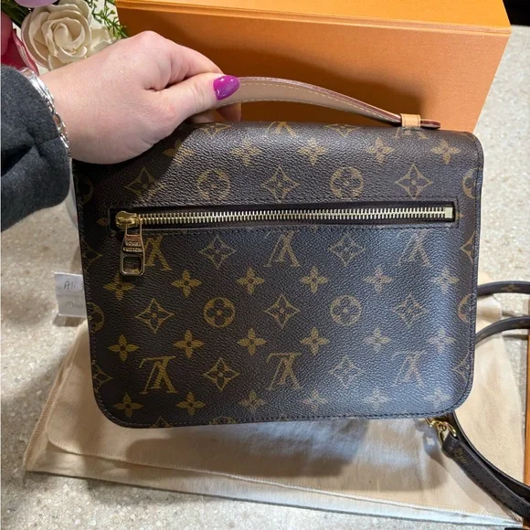 🩷sold🩷Louis Vuitton Pochette Métis Monogram - Picture 2 of 15